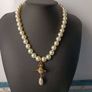 Vivienne Westwood Pearl Bas Relief Choker in Gold